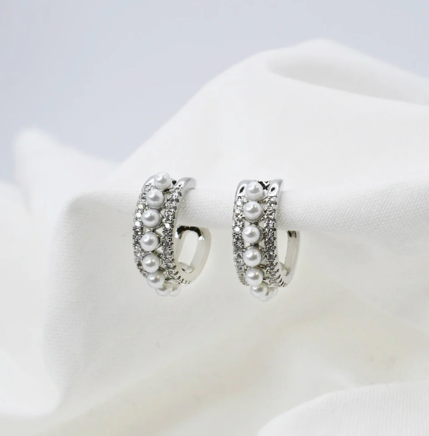 Pearly Ear Cuff - Silver - Treasure Jewels
