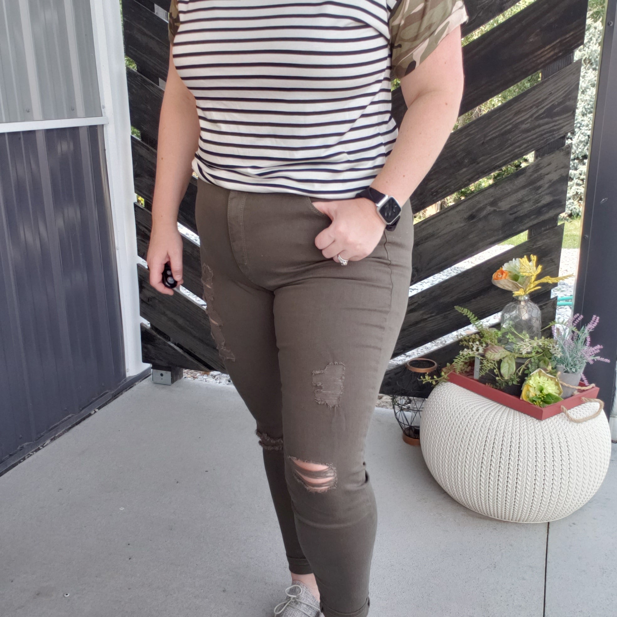 Fall Vibes Skinny Jeans - Olive