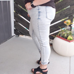 The Lindsay Ultra Light Acid Washed Jeans - Judy Blue